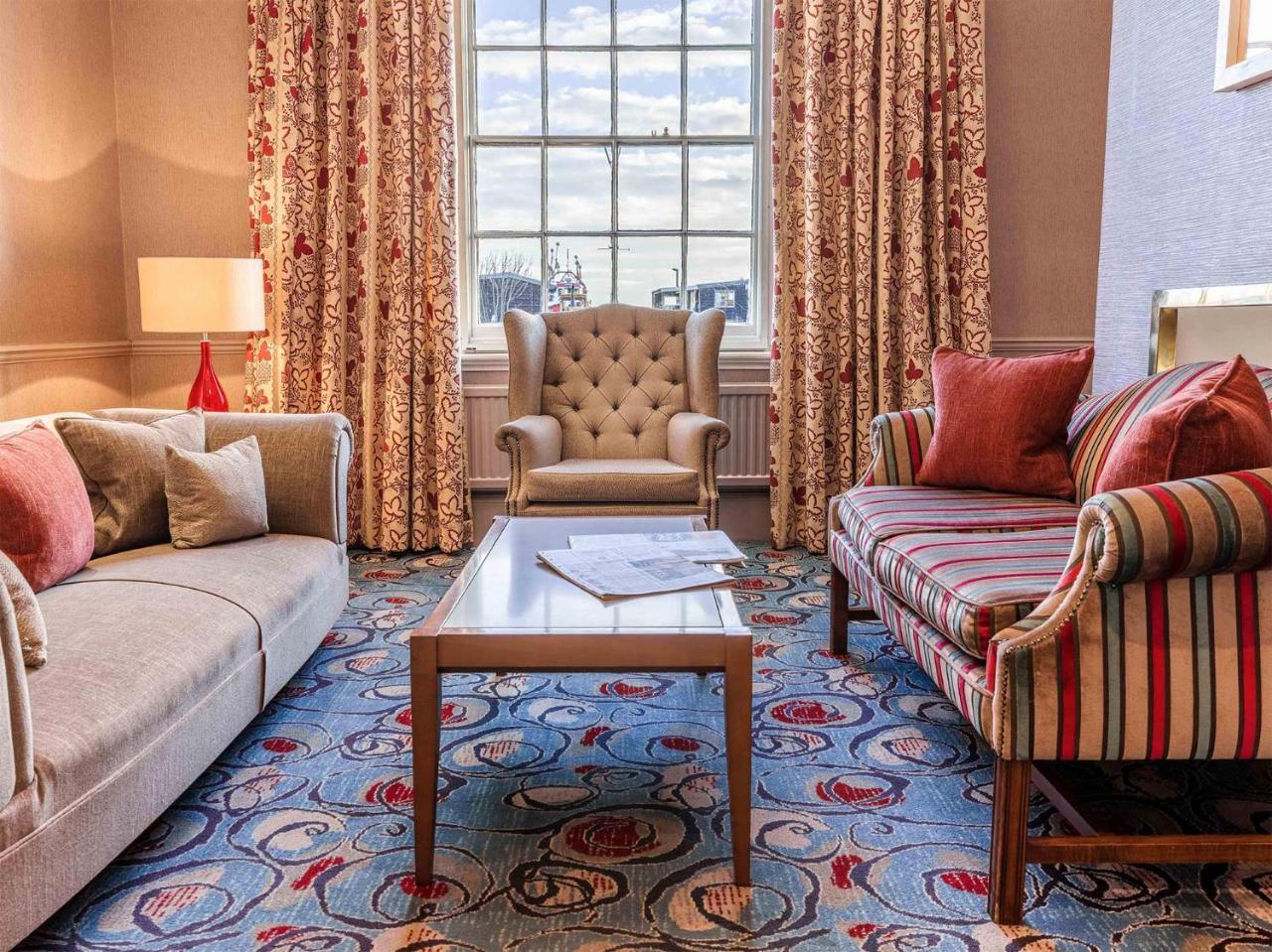 The White Lion Hotel オールドバラ エクステリア 写真